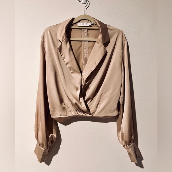 ASTR Marietta Satin airy cropped blouse cross front - Picture 2 of 7